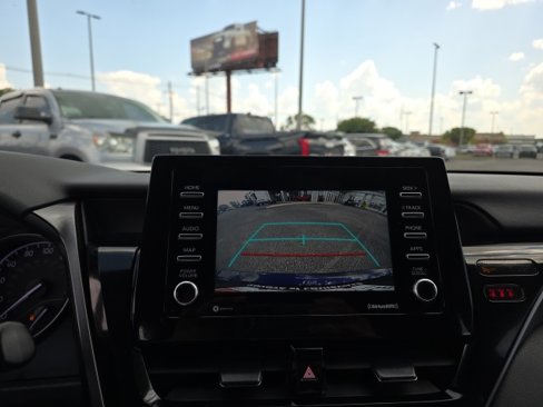 Used 2022 Toyota Camry SE image 18