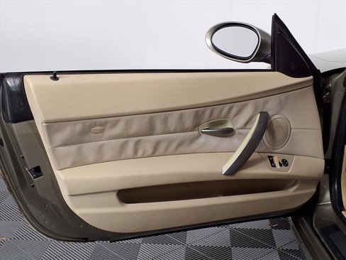 Used 2005 BMW Z4 2.5i image 16