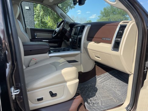 Used 2016 RAM 1500 Laramie w/ Convenience Group image 38