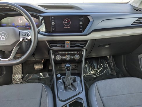 Certified 2024 Volkswagen Taos SE image 18