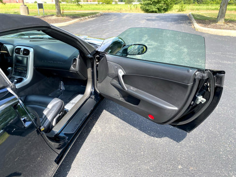 Used 2005 Chevrolet Corvette Convertible w/ Preferred Equipment Group image 27