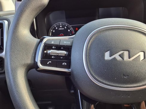 Used 2023 Kia Sorento LX image 18