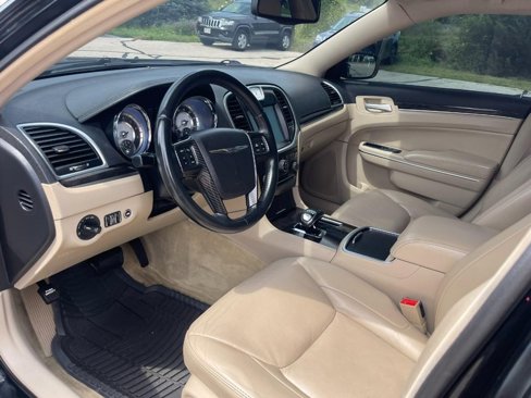 Used 2013 Chrysler 300 w/ Driver Convenience Group image 13