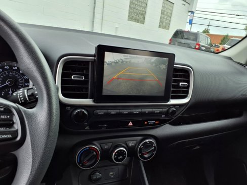 Used 2021 Hyundai Venue SE image 6