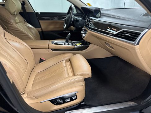 Used 2016 BMW 740i image 25
