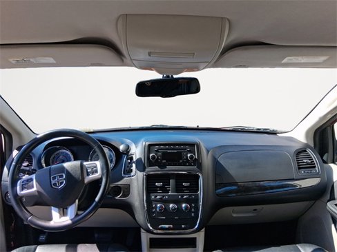 Used 2016 Dodge Grand Caravan American Value Package w/ UConnect Hands-Free Group image 10
