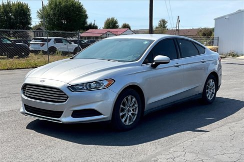 Used 2015 Ford Fusion S image 2