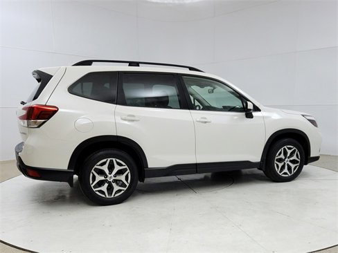 Used 2021 Subaru Forester Premium image 7