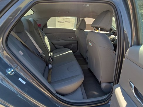 New 2025 Hyundai Elantra SE image 22