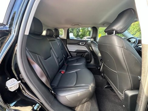 Used 2022 Jeep Compass Latitude image 32