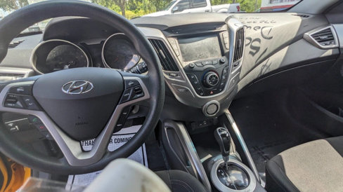 Used 2016 Hyundai Veloster image 5