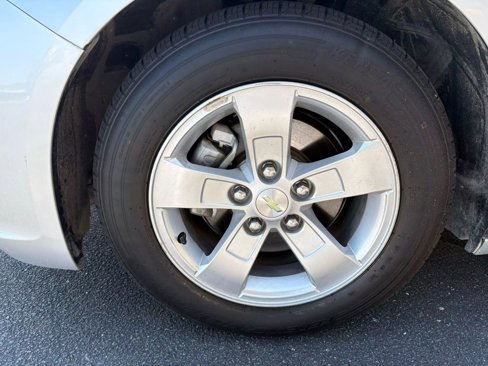 Used 2013 Chevrolet Malibu LS image 16