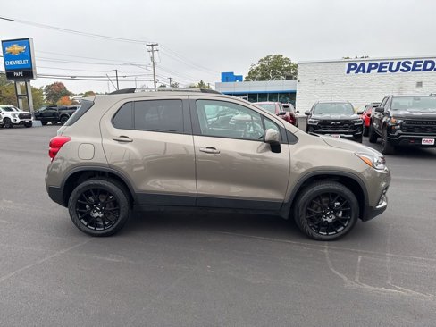 Used 2022 Chevrolet Trax LT w/ Sport Edition image 2