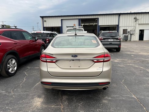Used 2018 Ford Fusion SE w/ Fusion SE Technology Package image 4