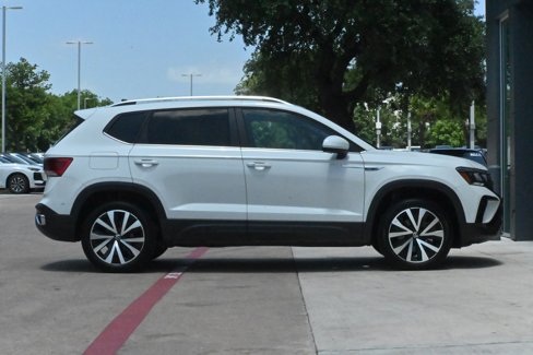 Used 2024 Volkswagen Taos SE w/ Panoramic Sunroof Package image 10