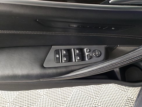 Used 2019 BMW 530i xDrive w/ Luxury Seating Package image 9