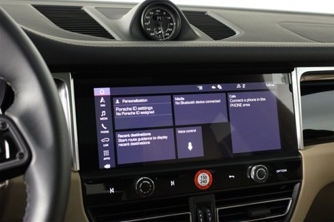 Certified 2025 Porsche Macan Turbo image 13