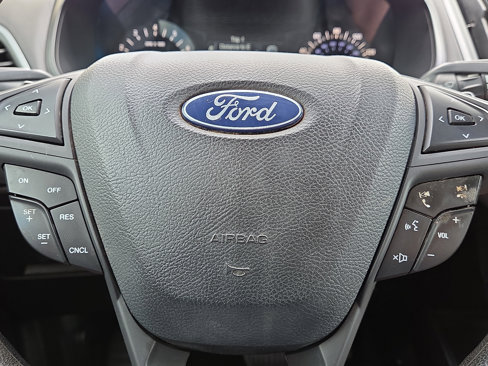 Used 2018 Ford Edge SE image 16