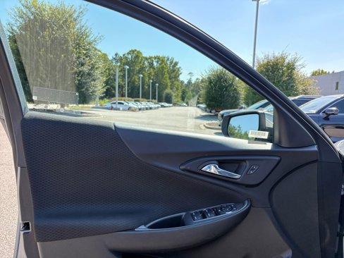 Used 2023 Chevrolet Malibu LT image 10