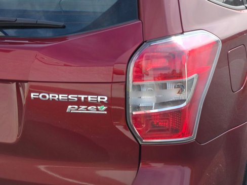 Used 2015 Subaru Forester 2.5i image 12