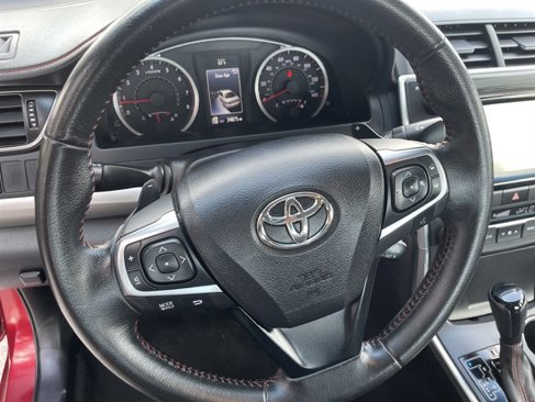 Used 2015 Toyota Camry XLE image 11