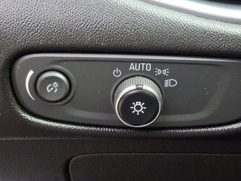 Used 2016 Chevrolet Malibu LT image 18