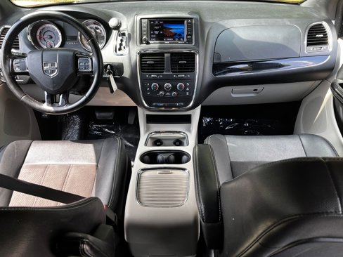 Used 2019 Dodge Grand Caravan SXT image 35