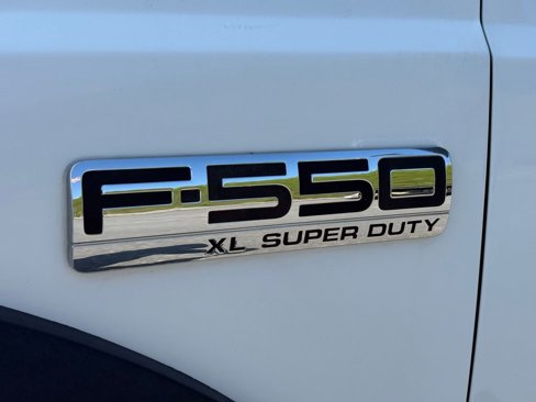 Used 2007 Ford F550 2WD Regular Cab Super Duty image 38