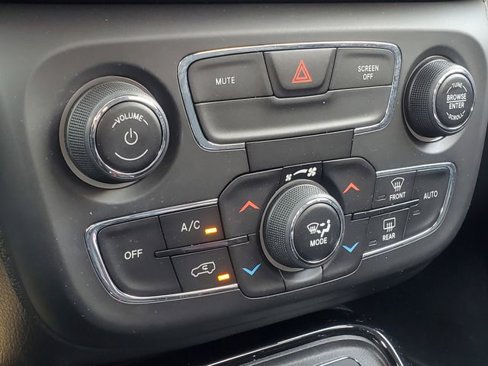 Used 2020 Jeep Compass Limited image 24