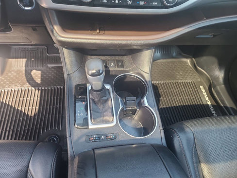 Used 2017 Toyota Highlander Limited Platinum image 18