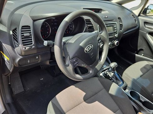 Used 2017 Kia Forte LX image 9