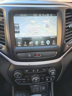 Used 2018 Jeep Cherokee Overland image 14