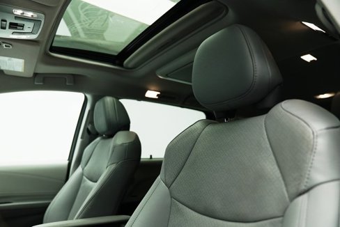 Used 2024 Toyota Sienna Limited image 22