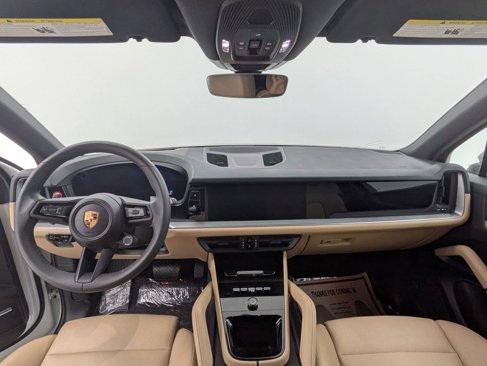 Used 2025 Porsche Cayenne image 22