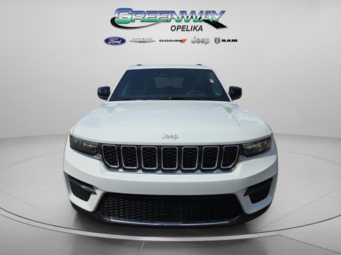 New 2025 Jeep Grand Cherokee Laredo image 2