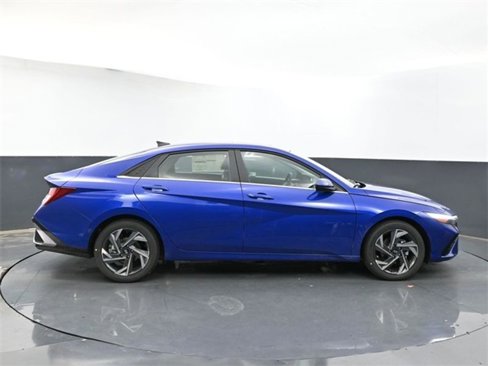 Used 2024 Hyundai Elantra SEL w/ Convenience Package image 8