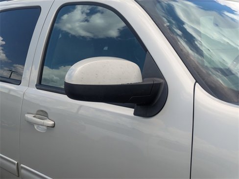 Used 2014 Chevrolet Suburban LT image 10