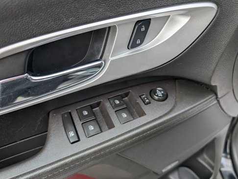 Used 2016 Chevrolet Equinox LTZ w/ Enhanced Convenience Package image 12