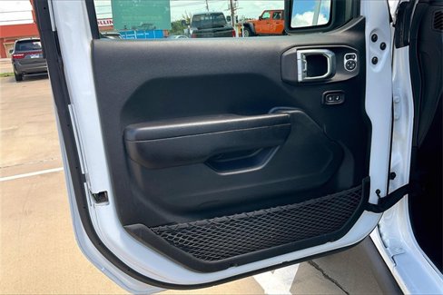 Used 2021 Jeep Gladiator Willys image 24