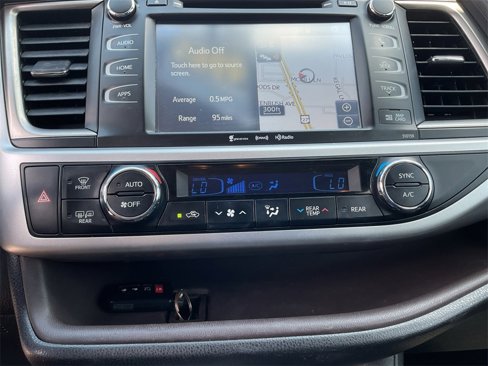 Used 2016 Toyota Highlander XLE image 12