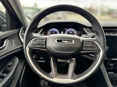 Used 2022 Jeep Grand Cherokee Limited image 12