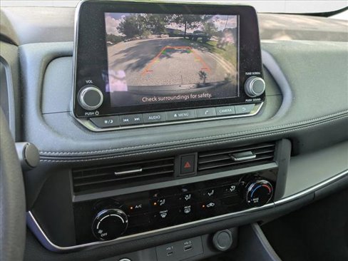 Used 2023 Nissan Rogue S image 12
