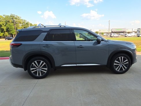 Used 2022 Nissan Pathfinder Platinum w/ Cargo Package image 6