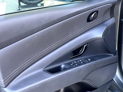Used 2025 Hyundai Elantra Sport image 11