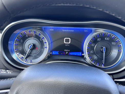 Used 2023 Chrysler 300 Touring w/ Sport Appearance Package image 26