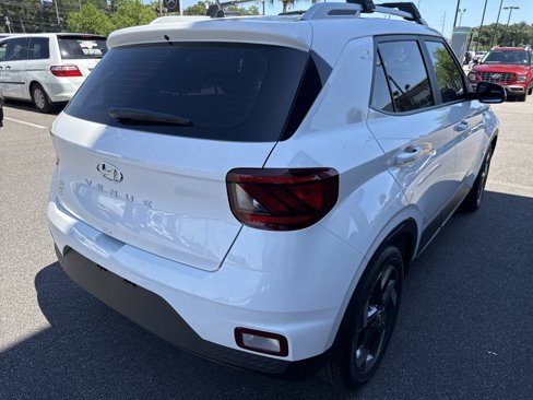 New 2025 Hyundai Venue SEL image 4