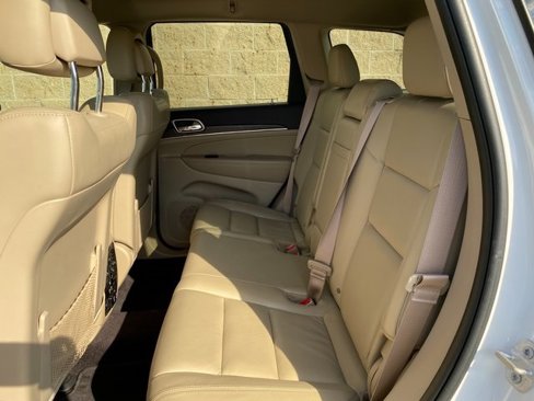 Used 2017 Jeep Grand Cherokee Limited image 13