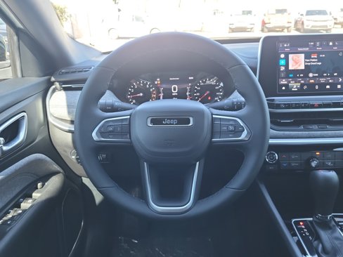 New 2025 Jeep Compass Latitude image 9