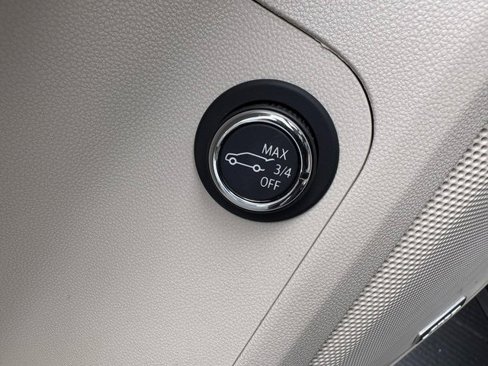 Used 2022 GMC Acadia Denali w/ Denali Ultimate Package image 32