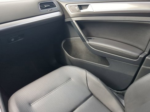 Used 2016 Volkswagen e-Golf SEL Premium image 44
